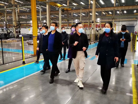 邯鄲市科技局黨組書記、局長安鳳玲一行冒雨調研恒工，對恒工產學研方面的工作做出高度評價。